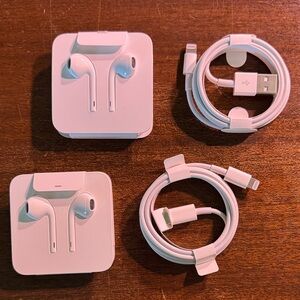 Apple White Lightning EarPods with White Lightning-to-USB Cables (Set of 2)